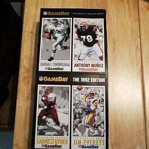 32 unopened packs of 1992 NFL Gameday cards